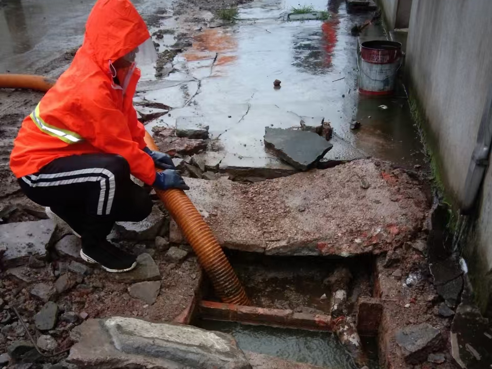 廊坊专业清理污水池 炜誉市政以规范流程守护城市 “肠道”